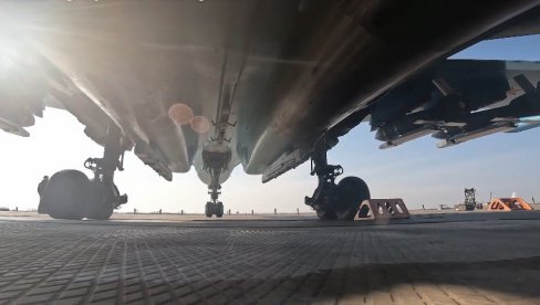 RUSKI LOVAC: Pogledajte snimak borbenog zadatka lovca Su-34 (VIDEO) RUSKI LOVAC: Pogledajte snimak borbenog zadatka lovca Su-34 (VIDEO)
