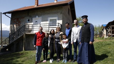M:TEL U BOSANSKOM PETROVCU: Stvaramo uslove za normalan život naših ljudi, nastavak akcije „Niste sami, imate prijatelje“ M:TEL U BOSANSKOM PETROVCU: Stvaramo uslove za normalan život naših ljudi, nastavak akcije „Niste sami, imate prijatelje“