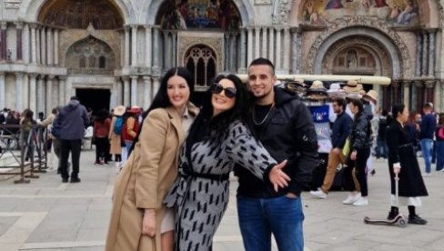 DECA IZNENADILA DRAGANU MIRKOVIĆ: Marko i Manuela odveli mamu u Veneciju (FOTO) DECA IZNENADILA DRAGANU MIRKOVIĆ: Marko i Manuela odveli mamu u Veneciju (FOTO)