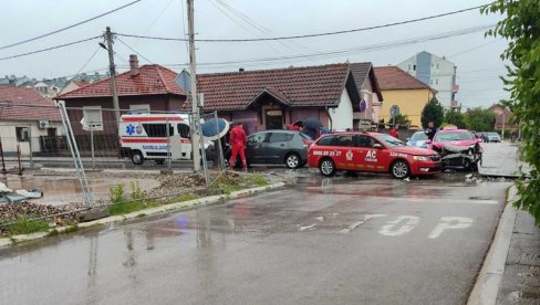 U UDESU POVREĐENO PET OSOBA: Saobraćajna nezgoda u centru Čačka U UDESU POVREĐENO PET OSOBA: Saobraćajna nezgoda u centru Čačka