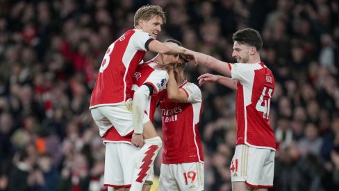 SILNE TOBDŽIJE: Arsenal pobedom sačuvao prvo mesto, ali... SILNE TOBDŽIJE: Arsenal pobedom sačuvao prvo mesto, ali...
