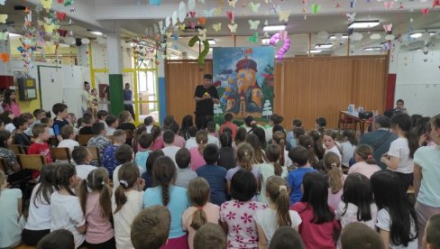 АВАНТУРА У ЛАВИРИНТУ СТИХОВА: Завршена јубиларна 50. Песничка штафета (ФОТО) АВАНТУРА У ЛАВИРИНТУ СТИХОВА: Завршена јубиларна 50. Песничка штафета (ФОТО)