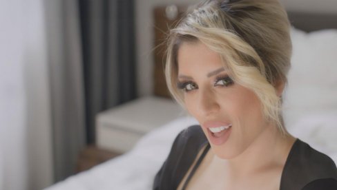 PEVAČICA U ULOZI LJUBAVNICE: Gaga Rakčević objavila pesmu koja opominje muškarce (VIDEO) PEVAČICA U ULOZI LJUBAVNICE: Gaga Rakčević objavila pesmu koja opominje muškarce (VIDEO)