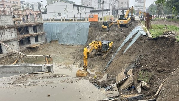 ОДРОН ПОКИДАО ВОДОВОДНУ ЦЕВ: Инцидент на градилишту у чачанском насељу Калуђерице