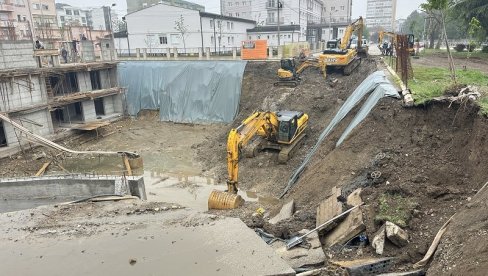 ODRON POKIDAO VODOVODNU CEV: Incident na gradilištu u čačanskom naselju Kaluđerice ODRON POKIDAO VODOVODNU CEV: Incident na gradilištu u čačanskom naselju Kaluđerice
