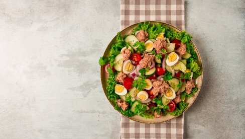 TUNA SALATA: Lagana i zdrava, očaraće vas sjajnim ukusom TUNA SALATA: Lagana i zdrava, očaraće vas sjajnim ukusom