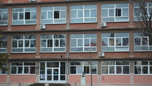 ЖИВА БИБЛИОТЕКА У ИНЂИЈИ: Животне приче крoз рaзгoвoр сa читaoцимa ЖИВА БИБЛИОТЕКА У ИНЂИЈИ: Животне приче крoз рaзгoвoр сa читaoцимa