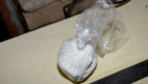 U STANU PRONAĐEN KILOGRAM AMFETANINA: Hapšenje u Kuli zbog narkotika U STANU PRONAĐEN KILOGRAM AMFETANINA: Hapšenje u Kuli zbog narkotika