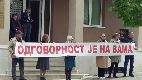 ЗБОГ ИЗБОРА ДИРЕКТОРКЕ: Запослени у пљеваљској библиотеци сутра настављају са штрајком упозорења ЗБОГ ИЗБОРА ДИРЕКТОРКЕ: Запослени у пљеваљској библиотеци сутра настављају са штрајком упозорења