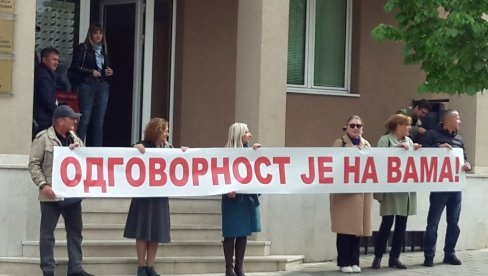 ZBOG IZBORA DIREKTORKE: Zaposleni u pljevaljskoj biblioteci sutra nastavljaju sa štrajkom upozorenja ZBOG IZBORA DIREKTORKE: Zaposleni u pljevaljskoj biblioteci sutra nastavljaju sa štrajkom upozorenja