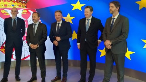 EVROPSKA KUĆA U SRCU ŠUMADIJE Emanuel Žiofre u Kragujevcu: Građani Srbije treba da budu ponosni na rezultate digitalizacije EVROPSKA KUĆA U SRCU ŠUMADIJE Emanuel Žiofre u Kragujevcu: Građani Srbije treba da budu ponosni na rezultate digitalizacije