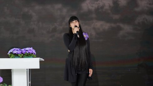 TEJA DORA VERUJE U USPEH U MALMEU: Sviđa mi se što me porede sa Lorin (FOTO/VIDEO) TEJA DORA VERUJE U USPEH U MALMEU: Sviđa mi se što me porede sa Lorin (FOTO/VIDEO)