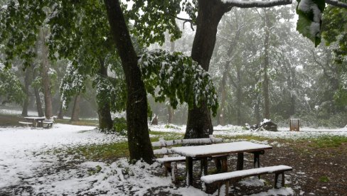 DANAS ĆE BITI I SNEGA Oglasio se RHMZ: Mraz, pa nagli skok temperature