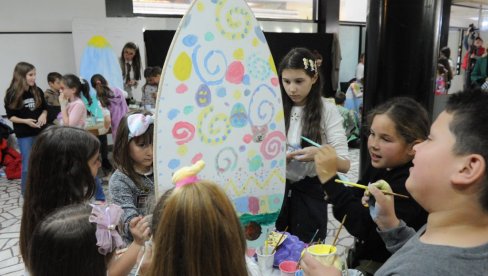 ĐAČKA VASKRŠNJA ČAROLIJA: Radionica dečjih rukotvorina povodom najvećeg hrišćanskog praznika (FOTO) ĐAČKA VASKRŠNJA ČAROLIJA: Radionica dečjih rukotvorina povodom najvećeg hrišćanskog praznika (FOTO)