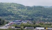 ČEKAJU KOLONE KAMIONA: Velike gužve na i oko mosta Bratoljub na Drini ČEKAJU KOLONE KAMIONA: Velike gužve na i oko mosta Bratoljub na Drini
