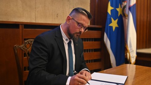 JUHAS NASLEDNIK IŠTVANA PASTORA : Skupština AP Vojvodina dobila novo rukovodstvo (FOTO)
