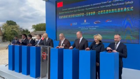 PRITISNUT TASTER: Zvanice svečano dale znak za spajanje dela koloseka pruge u Bačkoj Topoli (VIDEO)