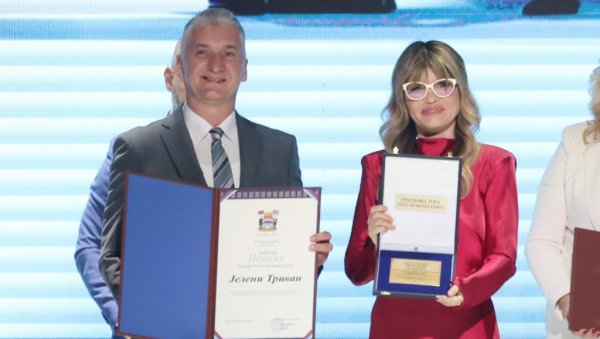УРУЧЕНО ПРИЗНАЊЕ ЗЛАТНИ ГРБ ГРАДА БАЊАЛУКА Јелена Триван: Ово је потврда моје нераскидиве везе с Бањалуком УРУЧЕНО ПРИЗНАЊЕ ЗЛАТНИ ГРБ ГРАДА БАЊАЛУКА Јелена Триван: Ово је потврда моје нераскидиве везе с Бањалуком