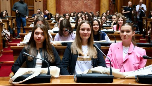 SVEČANO U DOMU NARODNE SKUPŠTINE: Obeležen Međunarodni dan devojčica u IKT (FOTO/VIDEO)