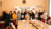 КРОВ НАД ГЛАВОМ ЗА ШЕСТ ПОРОДИЦА: Сомбор наставља да помаже избеглице КРОВ НАД ГЛАВОМ ЗА ШЕСТ ПОРОДИЦА: Сомбор наставља да помаже избеглице