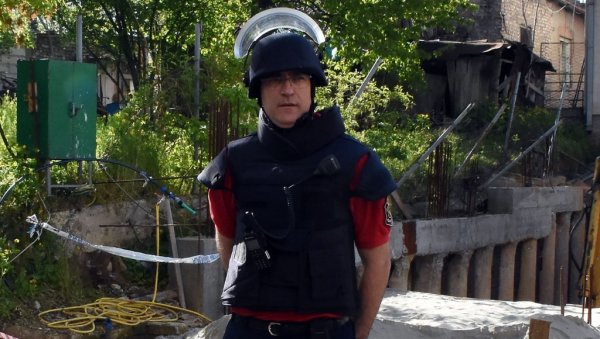 ОВО ЈЕ ЧОВЕК КОЈИ ЈЕ У НИШУ НЕУТРАЛИСАО ТОНУ ТЕШКУ АВИО-БОМБУ СА 430 КГ ЕКСПЛОЗИВА: То исто је радио 2011. у Крагујевцу и 2013. на Дорћолу ОВО ЈЕ ЧОВЕК КОЈИ ЈЕ У НИШУ НЕУТРАЛИСАО ТОНУ ТЕШКУ АВИО-БОМБУ СА 430 КГ ЕКСПЛОЗИВА: То исто је радио 2011. у Крагујевцу и 2013. на Дорћолу