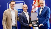 RAZMENILI SMO TRKAČKA ISKUSTVA: Ministar Mali sa direktorom Čikaškog maratona (FOTO) RAZMENILI SMO TRKAČKA ISKUSTVA: Ministar Mali sa direktorom Čikaškog maratona (FOTO)