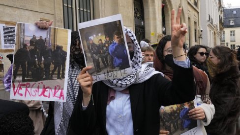 STUDENTI BLOKIRALI PRISTUP UNIVERZITETU U PARIZU: Na protestu protiv rata u Gazi podrška palestinskom narodu (FOTO) STUDENTI BLOKIRALI PRISTUP UNIVERZITETU U PARIZU: Na protestu protiv rata u Gazi podrška palestinskom narodu (FOTO)