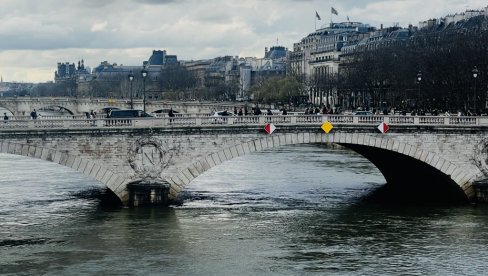 КИШНИЦА ОЛИМПИЈЦИМА МУТИ ВОДУ: Француске власти на све начине настоје да очисте Сену пред Олимпијске игре