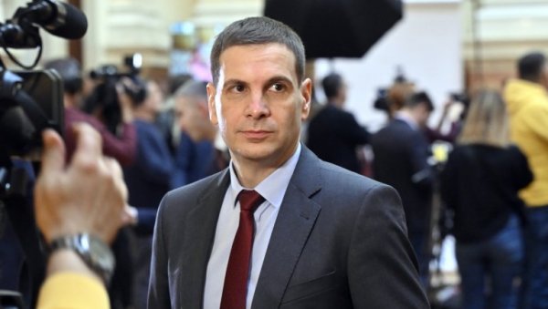 МИЛОШ ЈОВАНОВИЋ СЕ УДРУЖИО СА ОНИМА КОЈИМА ЈЕ КОСОВО НЕЗАВИСНО, А СРЕБРЕНИЦА ГЕНОЦИД: У коалицији са ЛСВ и Покретом Браво МИЛОШ ЈОВАНОВИЋ СЕ УДРУЖИО СА ОНИМА КОЈИМА ЈЕ КОСОВО НЕЗАВИСНО, А СРЕБРЕНИЦА ГЕНОЦИД: У коалицији са ЛСВ и Покретом Браво