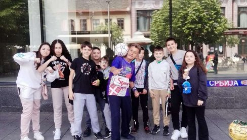 НА КОРАК ОД ДЕВЕТЕ ДЕЦЕНИЈЕ: Популарни зрењанински жонглер Сливе прославио 78 рођендан (ФОТО) НА КОРАК ОД ДЕВЕТЕ ДЕЦЕНИЈЕ: Популарни зрењанински жонглер Сливе прославио 78 рођендан (ФОТО)