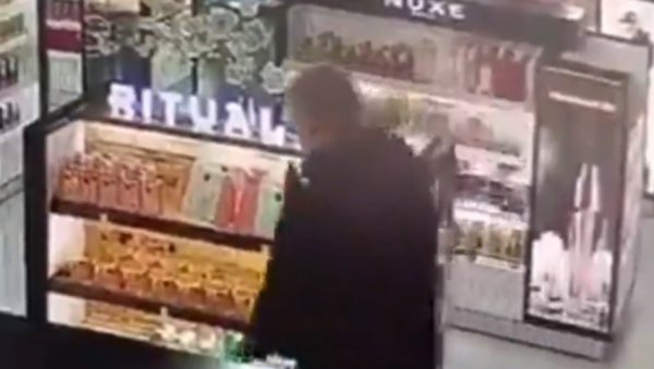 ЛЕГЕНДА КОШАРКЕ КРАЛА ПАРФЕМЕ У БЕОГРАДУ, А ОНДА... Велики скандал добио епилог (ВИДЕО) ЛЕГЕНДА КОШАРКЕ КРАЛА ПАРФЕМЕ У БЕОГРАДУ, А ОНДА... Велики скандал добио епилог (ВИДЕО)