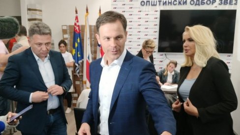 ПОБЕДА СРБИЈЕ И ПРЕДСЕДНИКА ВУЧИЋА: Синиша Мали о одлагању гласања о Резолуцији о Сребреници - Протекли дани били су изузезтно тешки (ВИДЕО) ПОБЕДА СРБИЈЕ И ПРЕДСЕДНИКА ВУЧИЋА: Синиша Мали о одлагању гласања о Резолуцији о Сребреници - Протекли дани били су изузезтно тешки (ВИДЕО)