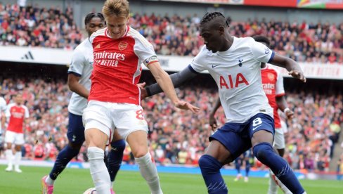 DRAMA U SEVERNOM LONDONU: Arsenal ima priliku da napravi veliki korak ka tituli, ali pevci će imati šta da kažu na Emirejtsu