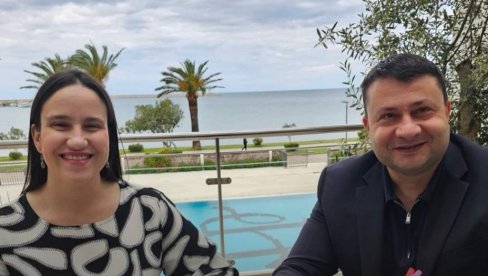 PODRŠKA BEZ HIJERARHIJE: Dok Vlada odoleva pritiscima za kosponzorstvo Rezolucije o Srebrenici, ideju podstiče pet crnogorskih opština PODRŠKA BEZ HIJERARHIJE: Dok Vlada odoleva pritiscima za kosponzorstvo Rezolucije o Srebrenici, ideju podstiče pet crnogorskih opština