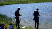 OČIŠĆENO ŠUMARIČKO JEZERO: U ekološkoj akciji učestvovali i brojni Kragujevčani OČIŠĆENO ŠUMARIČKO JEZERO: U ekološkoj akciji učestvovali i brojni Kragujevčani