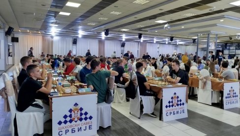 ŠAHOVSKI FESTIVAL U PARAĆINU: Počelo prvenstvo u standardnom šahu (FOTO) ŠAHOVSKI FESTIVAL U PARAĆINU: Počelo prvenstvo u standardnom šahu (FOTO)