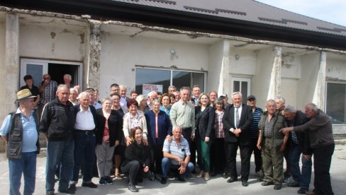 JOŠ SMO ŽIVI, PLANIRAMO I BUDUĆNOST! Reporter Večernjih novosti u ličkom selu Gornja Ploča, gde je otvoren srpski kulturni centar (FOTO) JOŠ SMO ŽIVI, PLANIRAMO I BUDUĆNOST! Reporter Večernjih novosti u ličkom selu Gornja Ploča, gde je otvoren srpski kulturni centar (FOTO)
