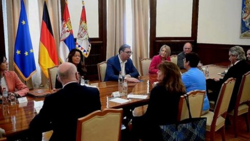 ВУЧИЋ СЕ САСТАО СА ПАТРИЦИЈОМ ЛИПС: Отворено о свим питањима која тренутно оптерећују иначе одличне односе Србије и Немачке (ФОТО) ВУЧИЋ СЕ САСТАО СА ПАТРИЦИЈОМ ЛИПС: Отворено о свим питањима која тренутно оптерећују иначе одличне односе Србије и Немачке (ФОТО)