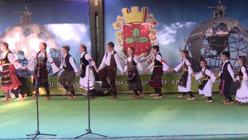 PRIKUPLJALI NOVAC ZA LEČENJE MONIKE: U Jagodini održan humanitarni koncert DZK „Kablovi“ (FOTO) PRIKUPLJALI NOVAC ZA LEČENJE MONIKE: U Jagodini održan humanitarni koncert DZK „Kablovi“ (FOTO)