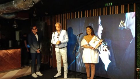 SIJA OD SREĆE: Nadica Ademov čeka drugu bebu, u trudnoći sprema novi album (FOTO/VIDEO) SIJA OD SREĆE: Nadica Ademov čeka drugu bebu, u trudnoći sprema novi album (FOTO/VIDEO)