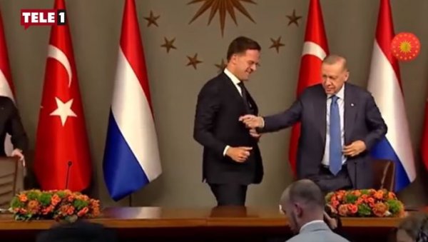 ХИТ СНИМАК СА САСТАНКА ЕРДОГАНА И РУТЕА: Холандски премијер пружио руку турском председнику, али није очекивао овакву реакцију (ВИДЕО) ХИТ СНИМАК СА САСТАНКА ЕРДОГАНА И РУТЕА: Холандски премијер пружио руку турском председнику, али није очекивао овакву реакцију (ВИДЕО)