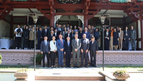 ВАЖНИ РАЗГОВОРИ И ПОТПИСИВАЊЕ БРОЈНИХ СПОРАЗУМА О САРАДЊИ: Одржан Први форум културне размене Кине и Србије ВАЖНИ РАЗГОВОРИ И ПОТПИСИВАЊЕ БРОЈНИХ СПОРАЗУМА О САРАДЊИ: Одржан Први форум културне размене Кине и Србије