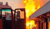 ОГРОМАН ПЛАМЕН ЗАХВАТИО ОБЈЕКАТ: Драматични призори пожара у Нишу (ВИДЕО)