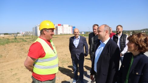 MIŠELUK 3 ZA 30 HILJADA ŽITELJA: Evo kako teku radovi u Petrovaradinu (FOTO) MIŠELUK 3 ZA 30 HILJADA ŽITELJA: Evo kako teku radovi u Petrovaradinu (FOTO)