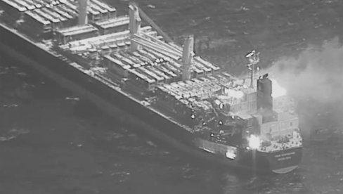 BRITANSKA FIRMA UPUTILA APEL BRODOVIMA: Tanker napadnut u Crvenom moru primio pomoć BRITANSKA FIRMA UPUTILA APEL BRODOVIMA: Tanker napadnut u Crvenom moru primio pomoć
