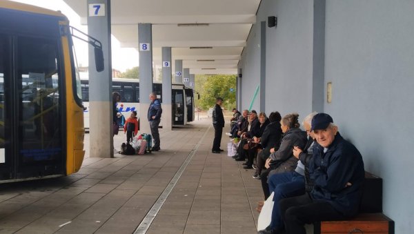ПРАЗНИЧНИ РЕД ВОЖЊЕ ИЗ ПАРАЋИНА: Нема аутобуских полазака првог маја и на Васкрс ПРАЗНИЧНИ РЕД ВОЖЊЕ ИЗ ПАРАЋИНА: Нема аутобуских полазака првог маја и на Васкрс