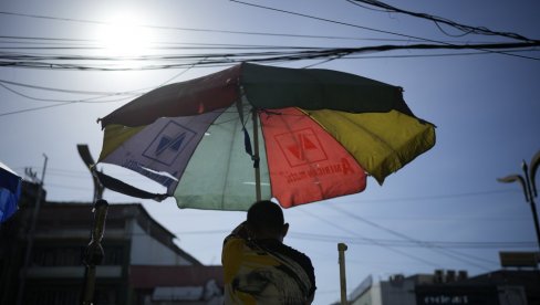 ZBOG PREVISOKIH TEMPERATURA PREMINULO NEKOLIKO LJUDI: Toplotni talas zahvatio ovaj deo sveta, ljudi u strahu