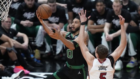 TEJTUM ŠALJE BOSTON U FINALE: Pejsersi nemaju odgovor za bivšeg studenta Djuka TEJTUM ŠALJE BOSTON U FINALE: Pejsersi nemaju odgovor za bivšeg studenta Djuka
