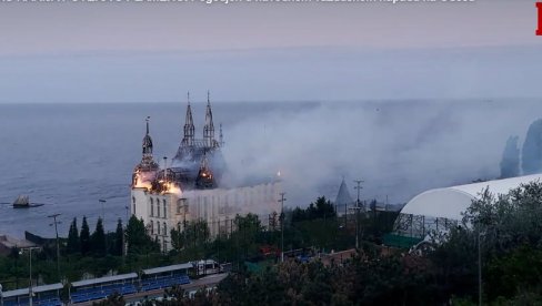 DVORAC HARIJA POTERA U PLAMENU: Pogođen u navodnom vazdušnom napadu na Odesu (VIDEO) DVORAC HARIJA POTERA U PLAMENU: Pogođen u navodnom vazdušnom napadu na Odesu (VIDEO)
