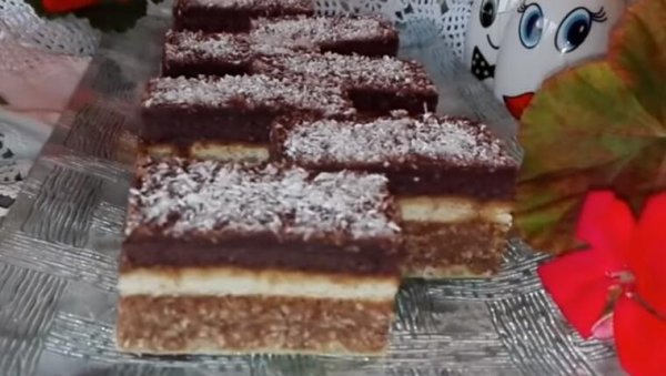 МОЖЕ БИТИ МРСНА И ПОСНА: Бечка пита - Преукусна и веома издашна посластица МОЖЕ БИТИ МРСНА И ПОСНА: Бечка пита - Преукусна и веома издашна посластица